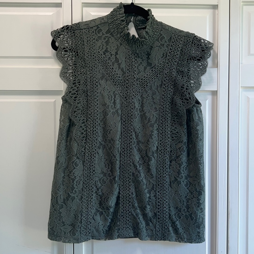 NWOT cable & gauge lace green tee